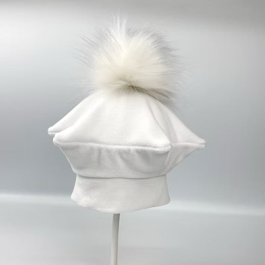 Kleo kids AW25 velour star hat with pom pom