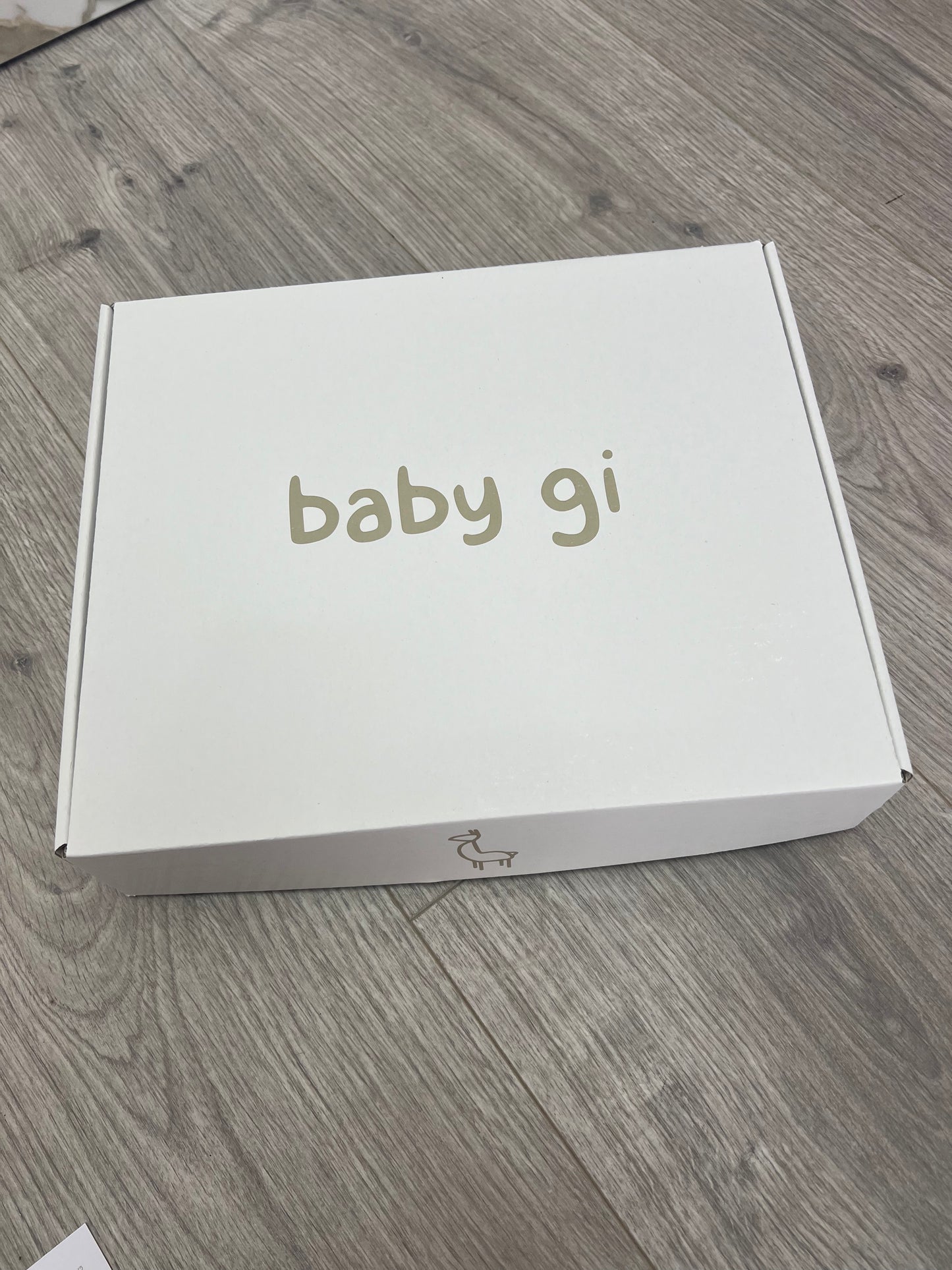 Baby gi AW25 - white unisex angel velour gift set