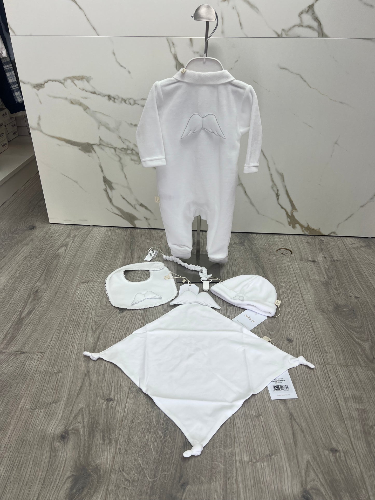 Baby gi AW25 - white unisex angel velour gift set