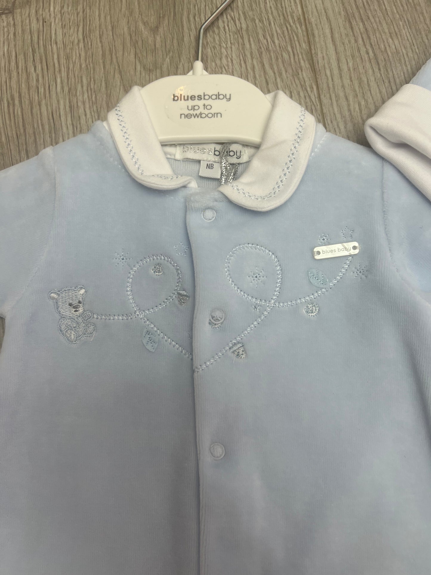 Blues baby AW25 BB2078B - blue velour babygrow with hat